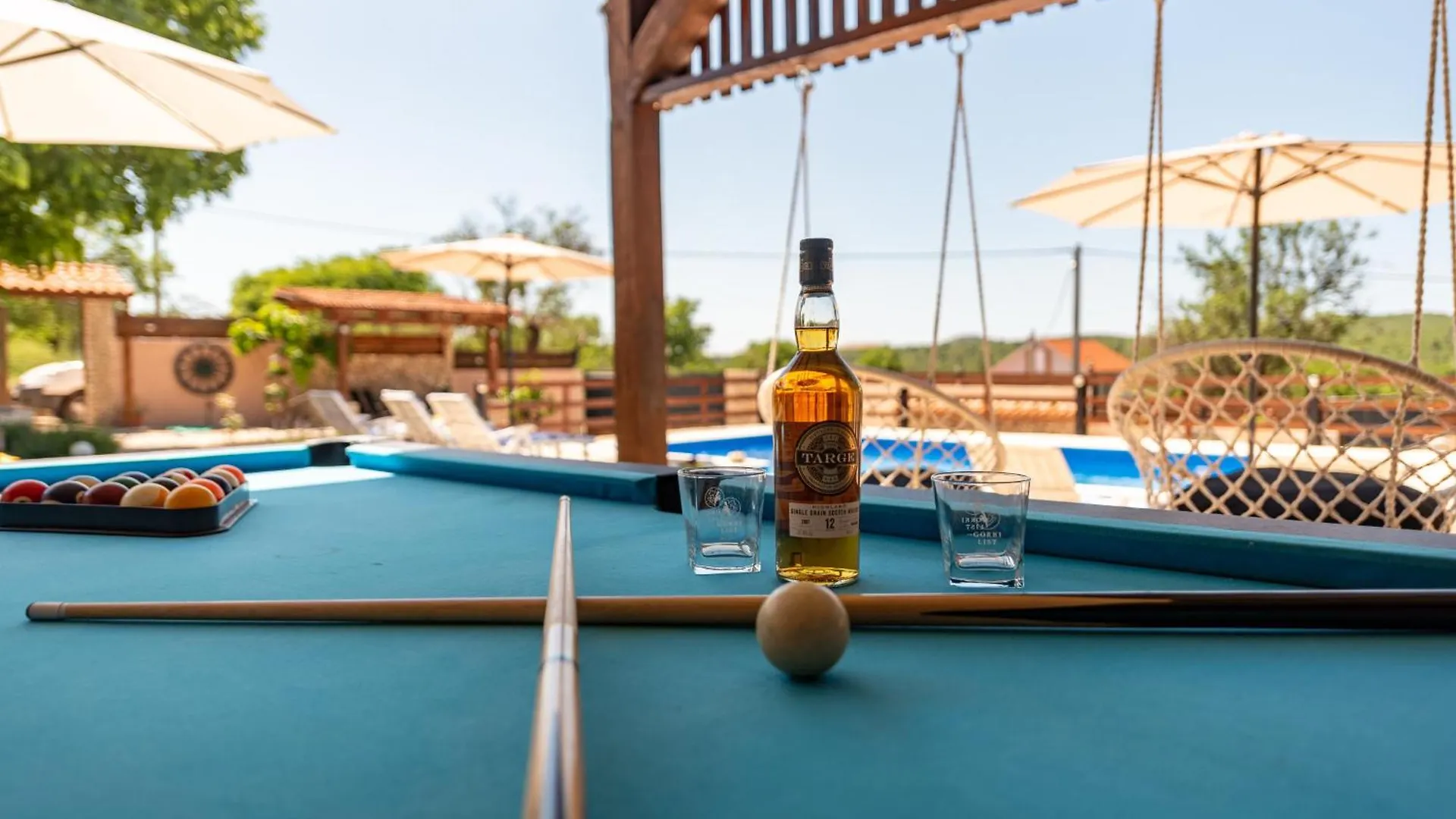 Holiday Home Burgija With Pool ベンコヴァツ