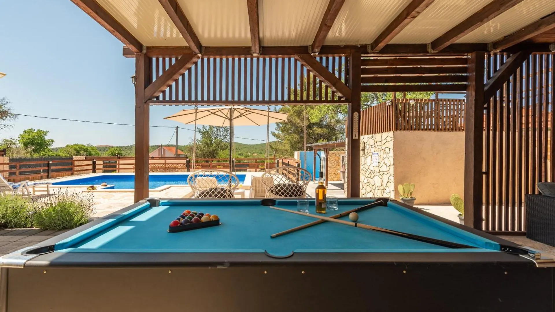 Holiday Home Burgija With Pool ベンコヴァツ